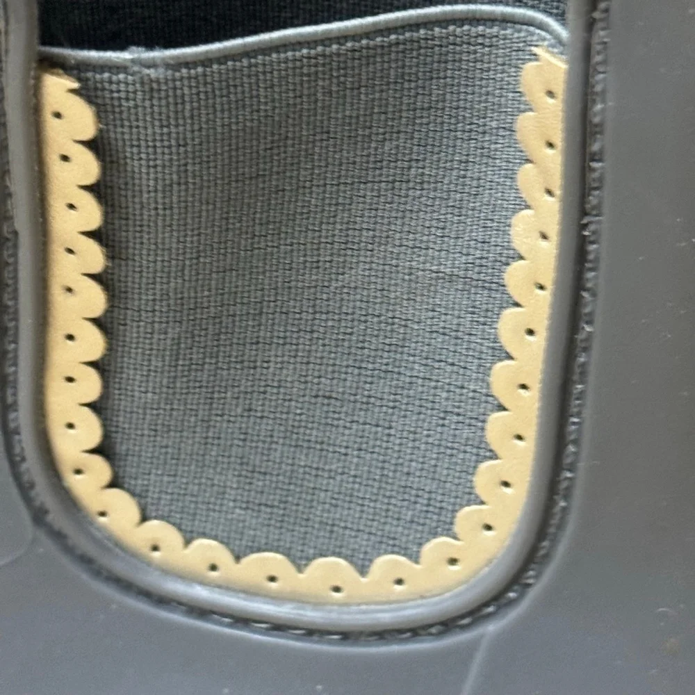 Jack Rogers Sallie Rain Boots in Gray Rubber with a Scalloped Edge Size 10M